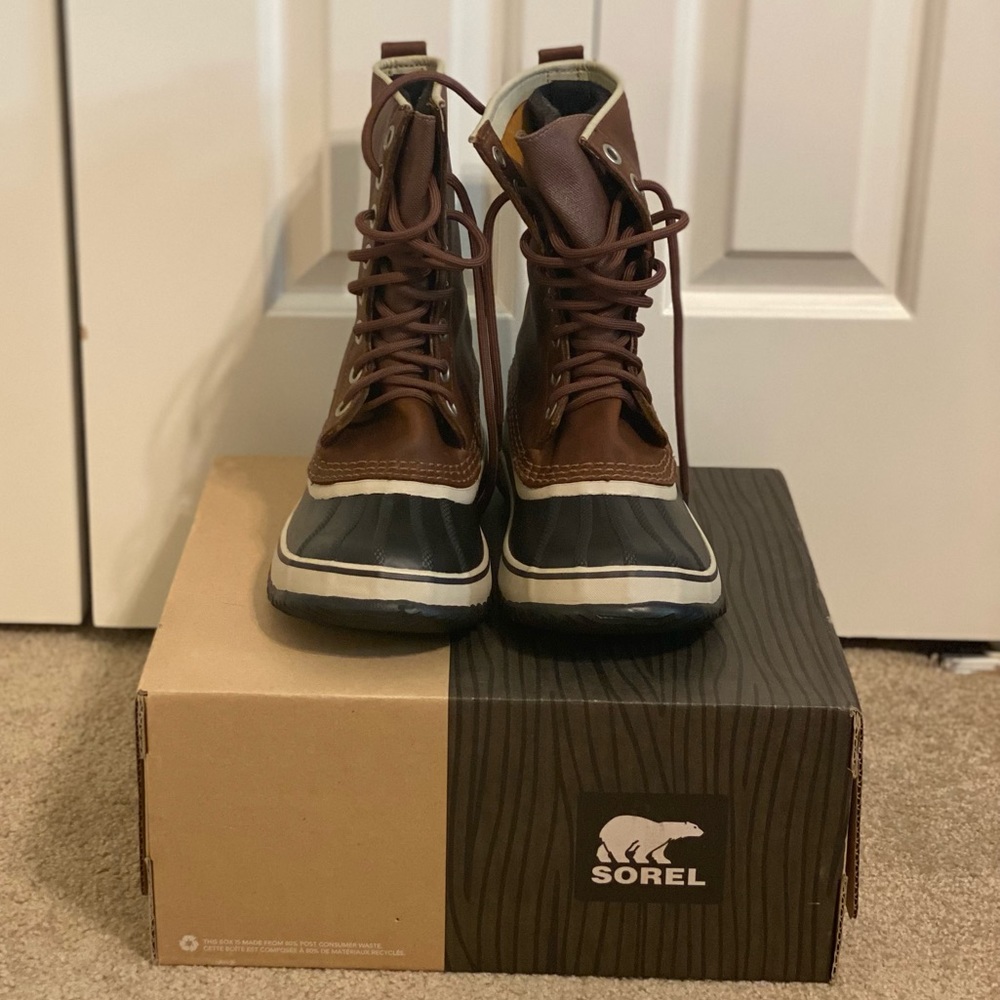 Never worn Sorel 1964 Snow Boots in Camel Brown